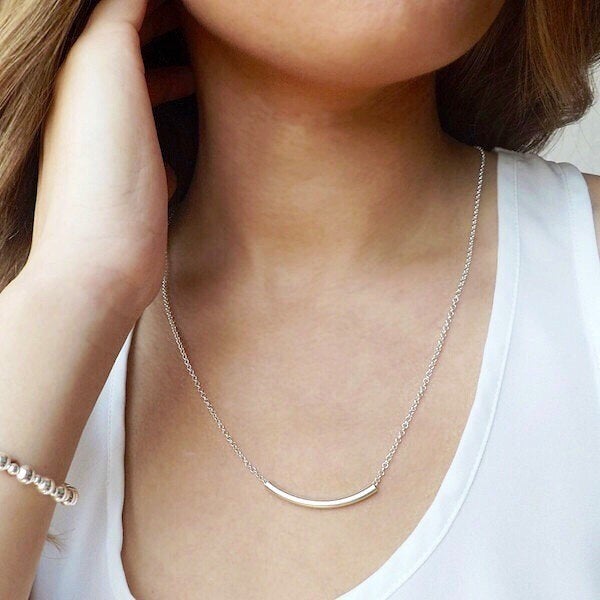 Curved Bar necklace - Savi Jewelry