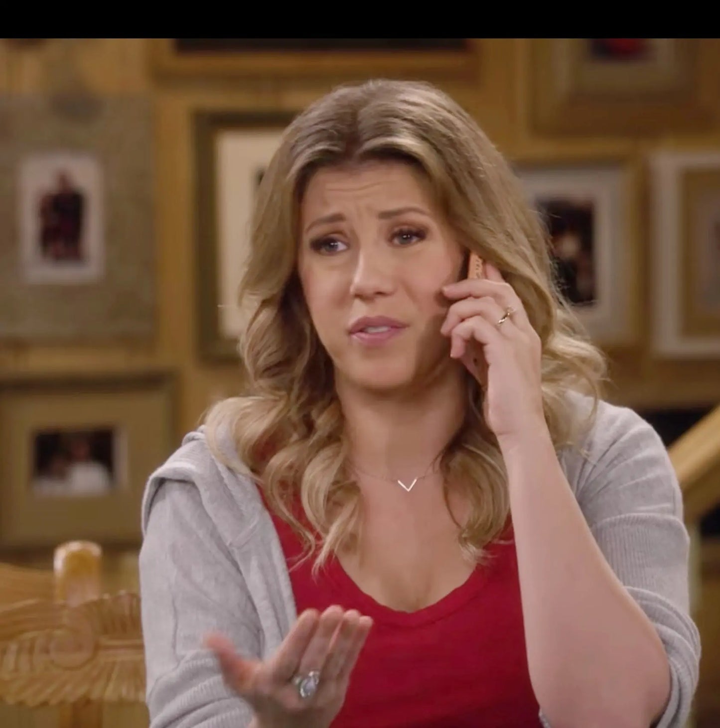 Dainty V necklace - Savi Jewelry