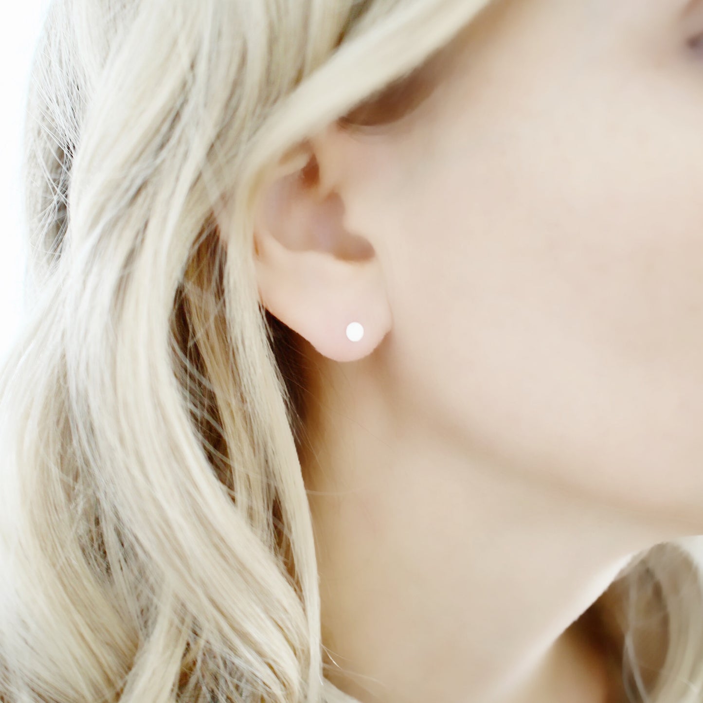 Tiny circle stud - Savi Jewelry