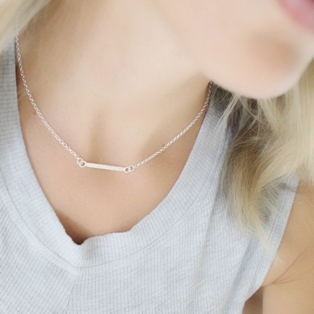 Hammered bar necklace - Savi Jewelry