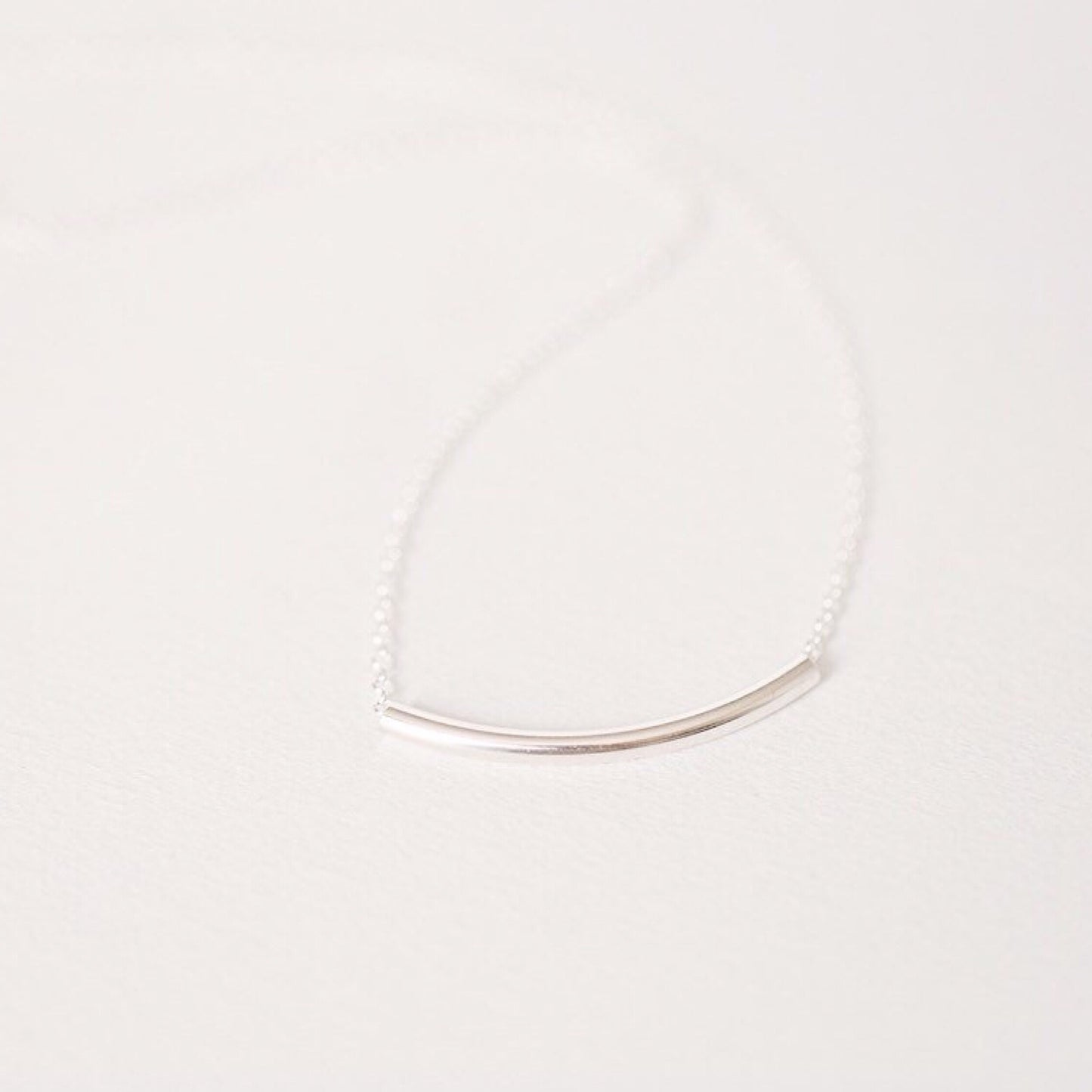 Curved Bar necklace - Savi Jewelry
