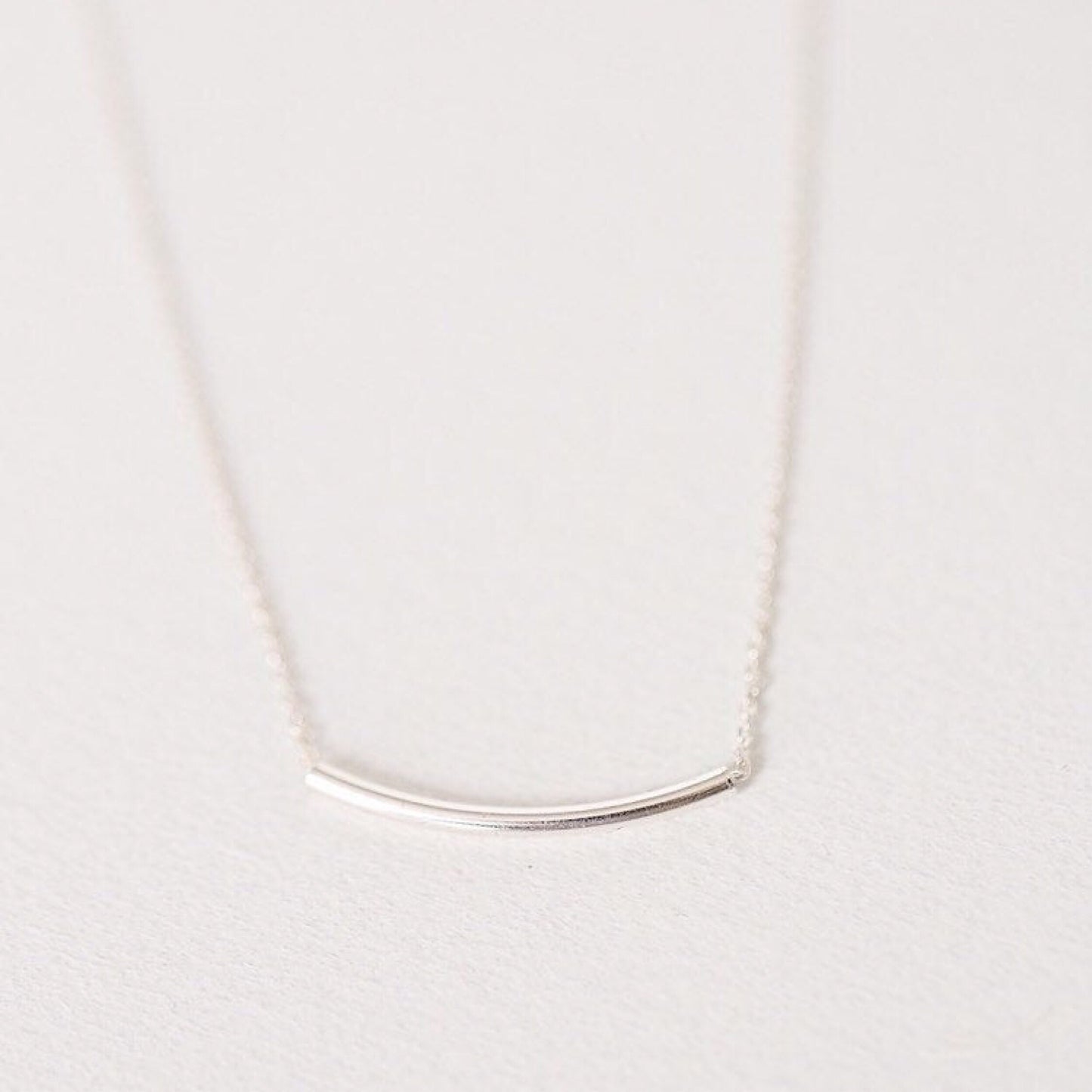 Curved Bar necklace - Savi Jewelry