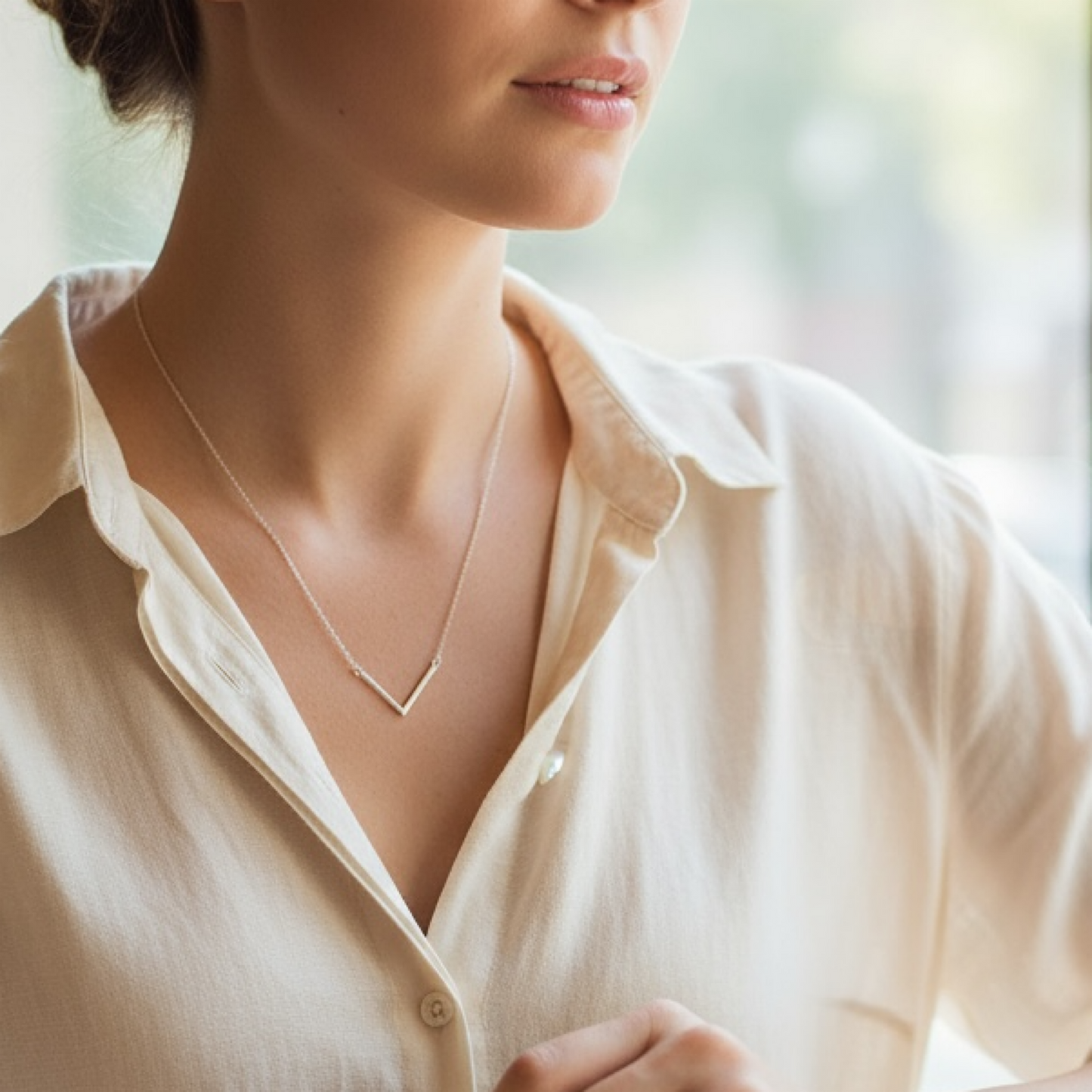 Dainty V necklace