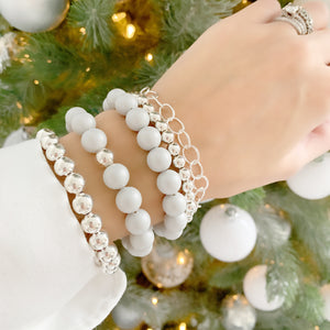 Enjoy a timeless classic with this handmade pearl bracelet. Its unique design features a single string of lustrous pearls that shimmer with sophistication. Add charm and elegance to every outfit with this stunning accessory.