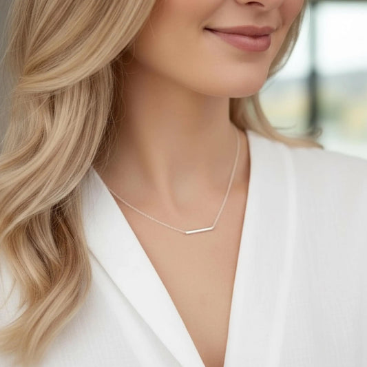Dainty Bar necklace