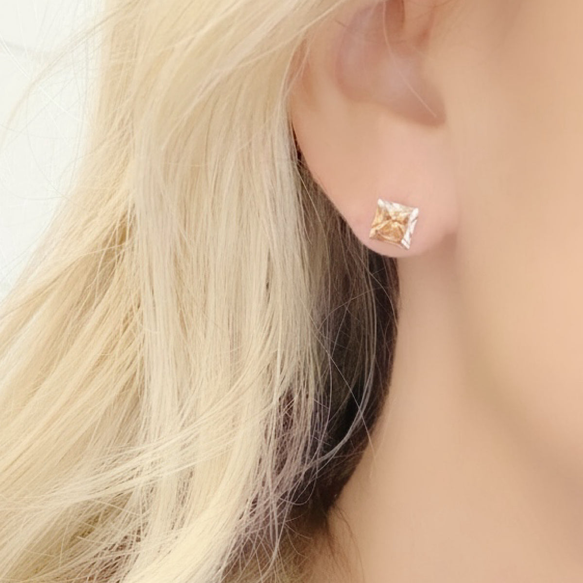 Sterling Silver Champagne Crystal Stud Earrings – 7mm