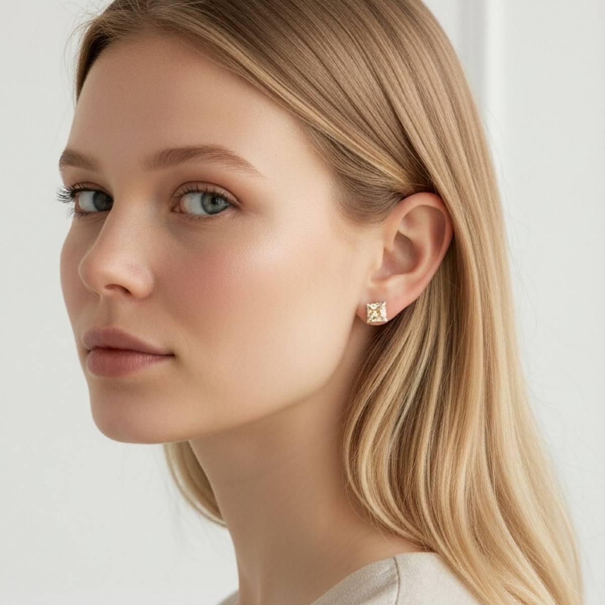 Sterling Silver Champagne Crystal Stud Earrings – 7mm