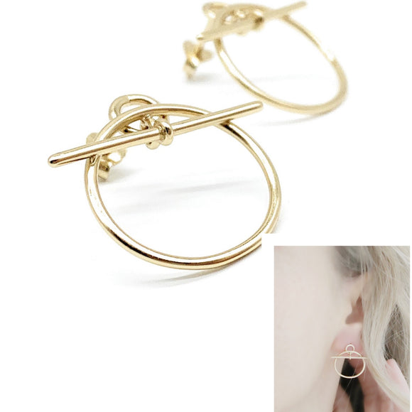 These elegant Minimalist Everyday Gold Earrings add a timeless touch to any outfit. Crafted from real gold, they feature a simple and classic design that goes well with any style. Let these lightweight earrings brighten up your day and add a touch of sophistication to all of your looks!
