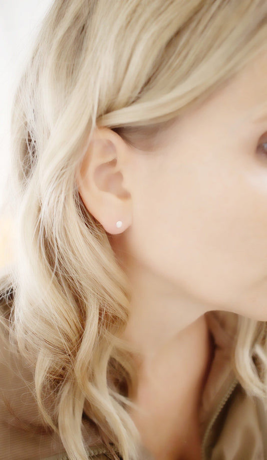 Tiny circle stud - Savi Jewelry