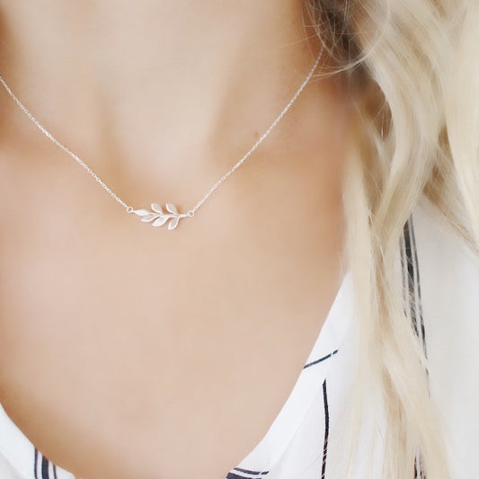 This Silver Choker Necklace is perfect for making a bold fashion statement! Crafted with the highest quality sterling silver, this stunning necklace will add a touch of glamour to any outfit. Its minimal design will draw attention to your neckline while the luxurious silver finish will make sure you sparkle and shine