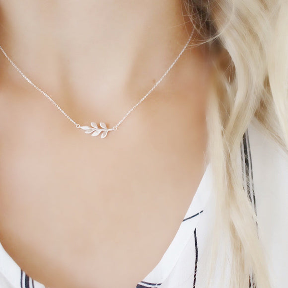 This Silver Choker Necklace is perfect for making a bold fashion statement! Crafted with the highest quality sterling silver, this stunning necklace will add a touch of glamour to any outfit. Its minimal design will draw attention to your neckline while the luxurious silver finish will make sure you sparkle and shine