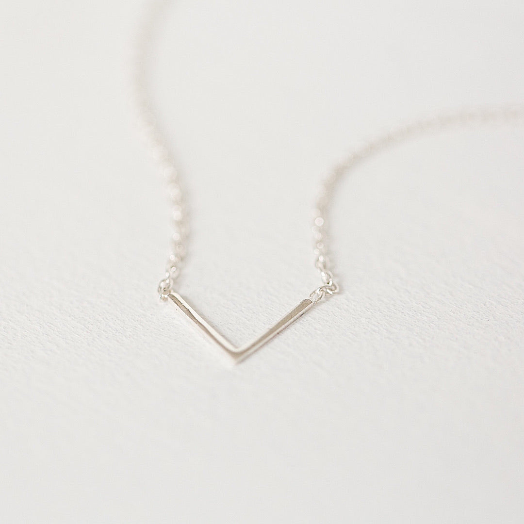Dainty V necklace - Savi Jewelry