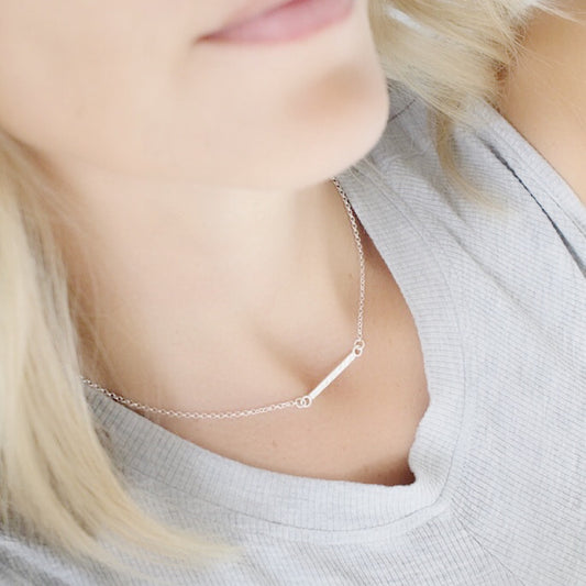 Hammered bar necklace - Savi Jewelry