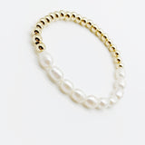 Dainty Gold pearl bracelet