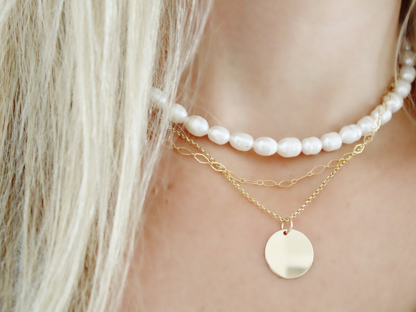 Minimalist pearl choker