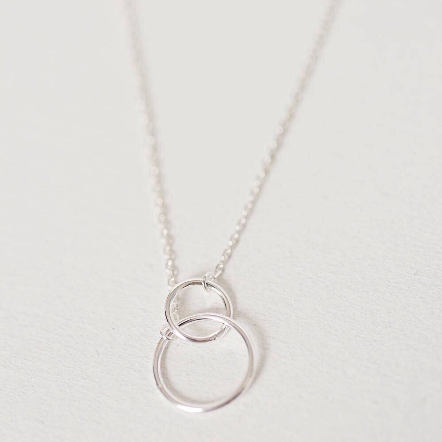 Interlocking Circle Necklace - Savi Jewelry