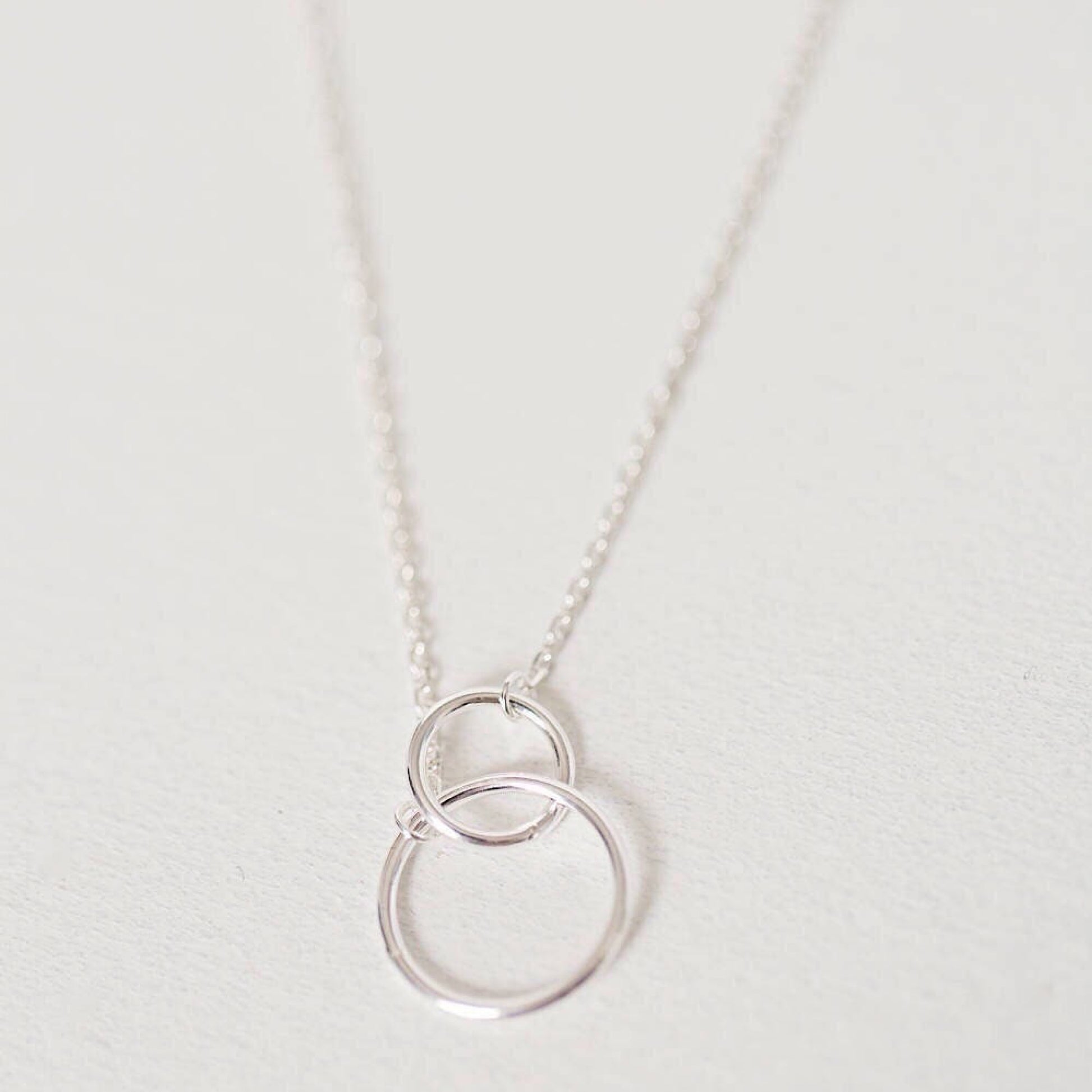 Interlocking Circle Necklace - Savi Jewelry
